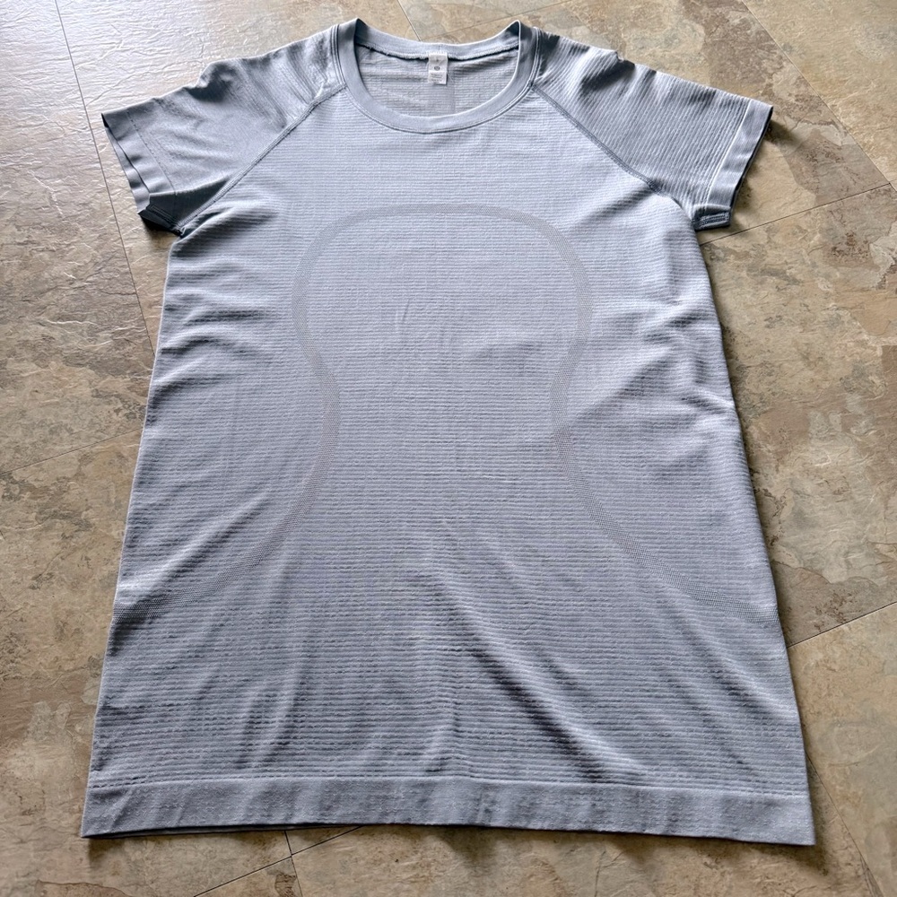 Lululemon Swiftly Tech Short Sleeve Shirt 2.0
Disconnect Rhino Grey / Vapor
